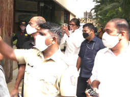 Amitabh Bachchan waved his hand for his fans on his Birthday