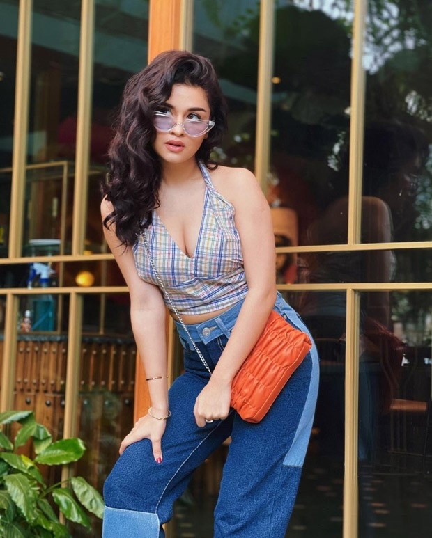 Avneet Kaur slays in cool street style look with a retro touch Avneet Kaur slays in cool street style look with a retro touch