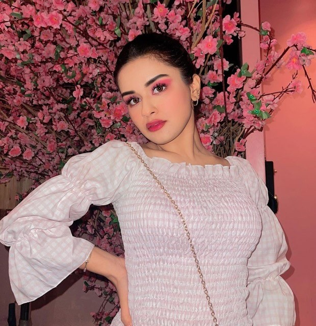 Avneet Kaur slays in white and pink checkered dress