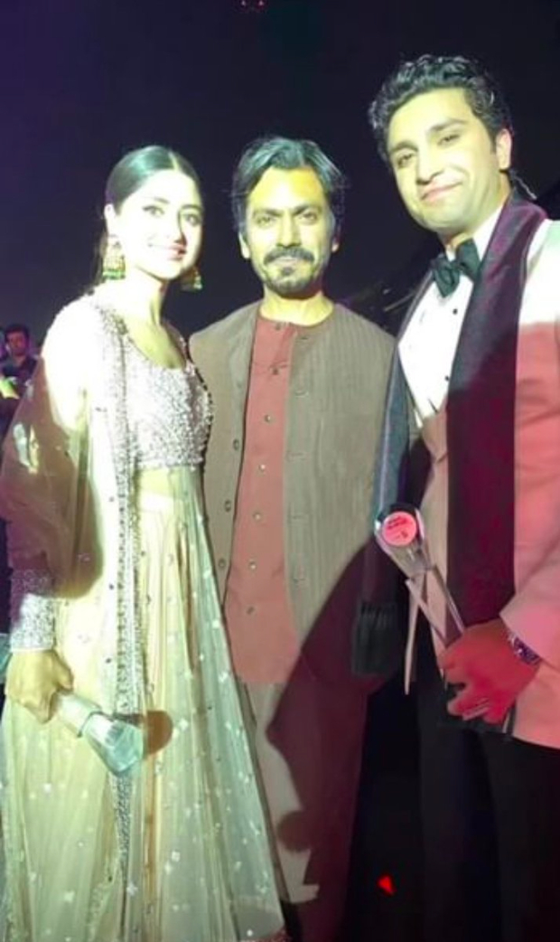 Filmfare Middle East Awards 2021: Nawazuddin Siddiqui strikes a pose with Pakistani stars Sajal Aly, Ahad Raza Mir, Mahira Khan and Sheheryar Munawar in Dubai Filmfare Middle East Awards 2021: Nawazuddin Siddiqui strikes a pose with Pakistani stars Sajal Aly, Ahad Raza Mir, Mahira Khan and Sheheryar Munawar in Dubai