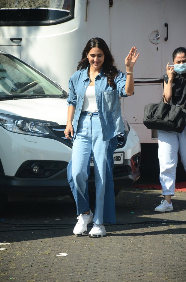 HITS AND MISSES OF THE WEEK: Genelia Deshmukh, Kareena Kapoor make a stunning appearance; Malaika Arora, Anushka Sharma miss the mark