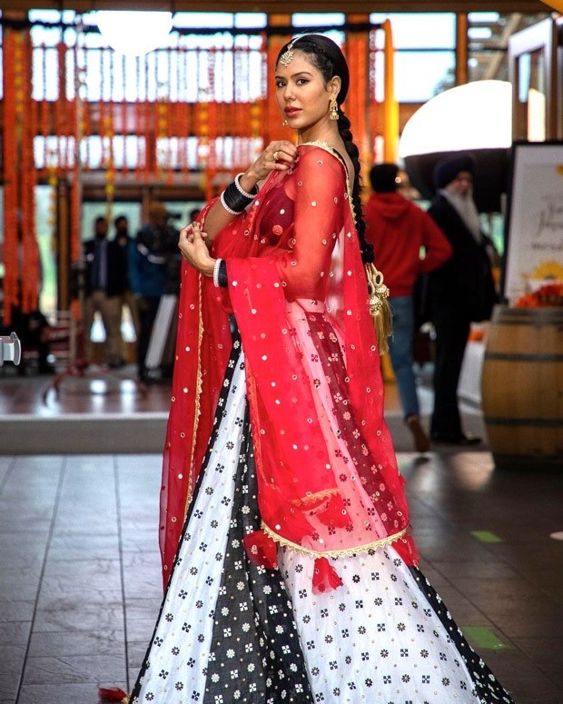 Honsla Rakh actress Sonam Bajwa turns heads in a gorgeous black and white designer lehenga
