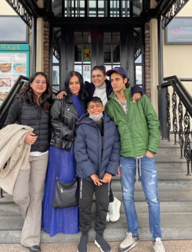 Kajol shares famjam photos from Russia with son Yug and sister-in-law Neelam Gandhi; fans miss Ajay Devgn and daughter Nysa