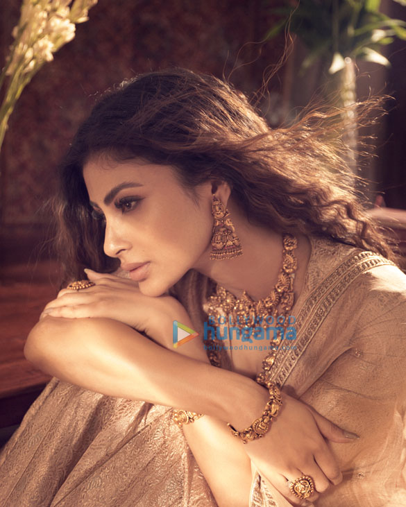 mouni roy 0258 5