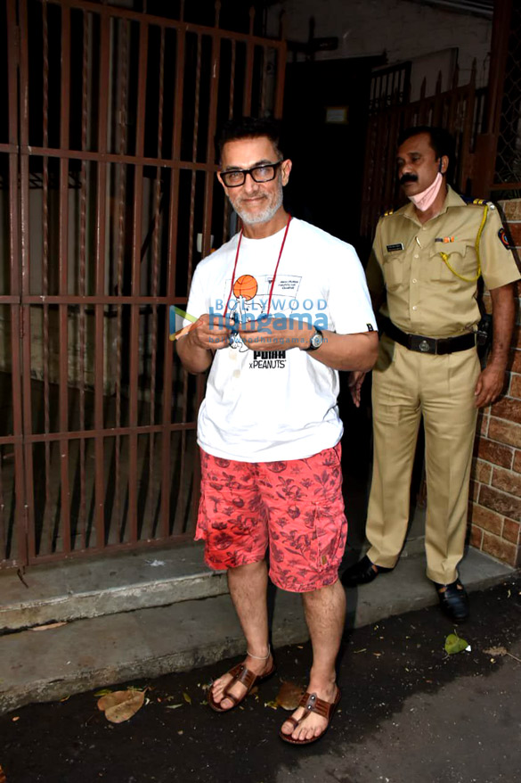 Photos: Aamir Khan spotted in Bandra