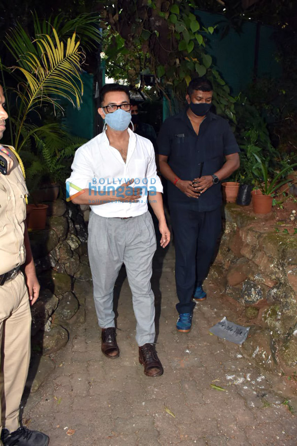 photos aamir khan snapped in bandra 1 2