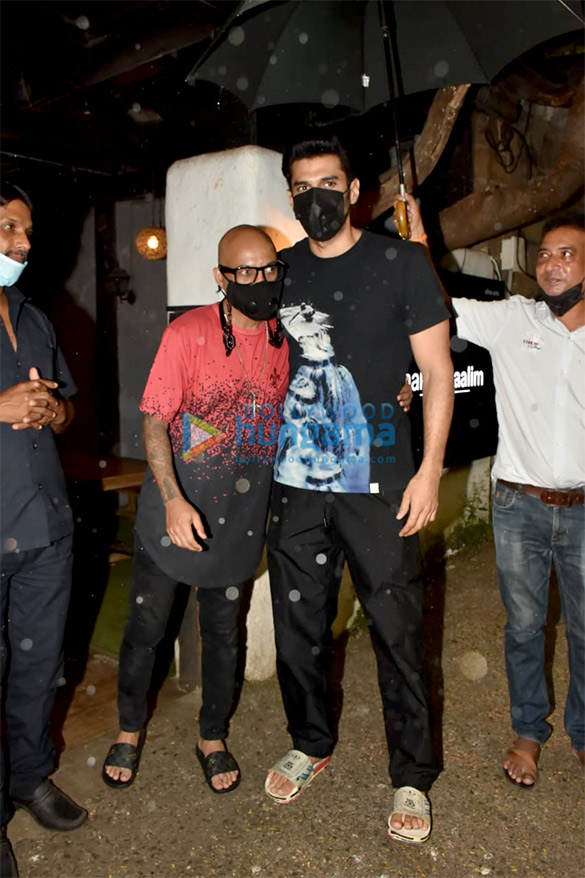 Photos: Aditya Roy Kapur snapped at Hakim Aalim’s salon Photos: Aditya Roy Kapur snapped at Hakim Aalim’s salon