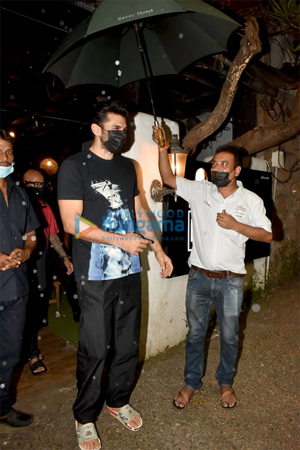 photos aditya roy kapur snapped at hakim aalims salon 4