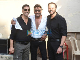 Photos: Akshay Kumar, Rohit Shetty, and Jackie Shroff spotted on the sets of Chala Hawa Yeu Dya to promote Sooryavanshi