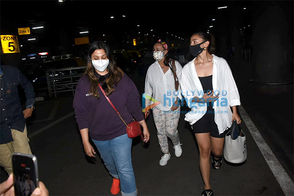 photos alia bhatt and shruti haasan snapped at the airport 1