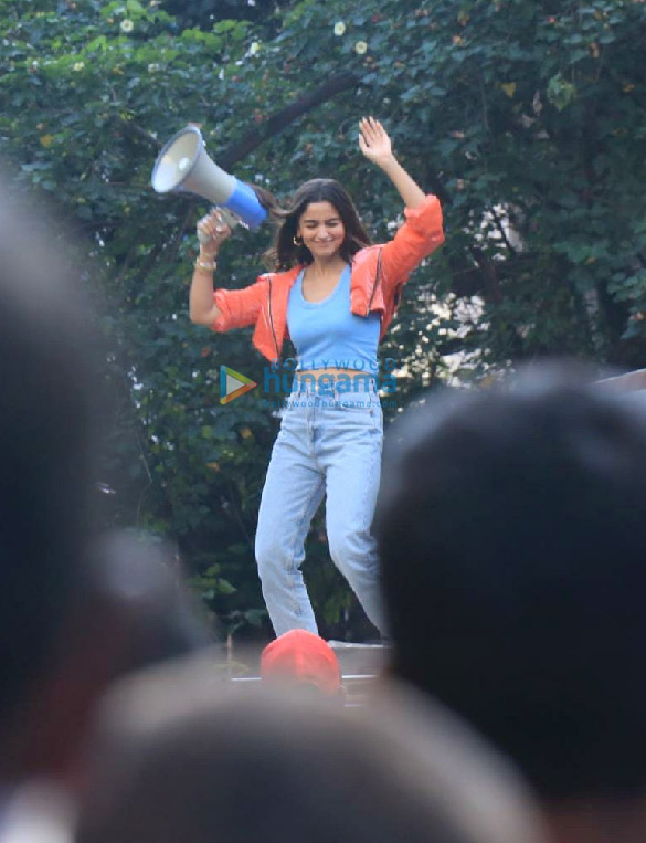 Photos: Alia Bhatt snapped on location of an ad shoot Photos: Alia Bhatt snapped on location of an ad shoot
