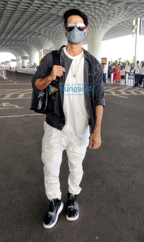 photos ananya panday shahid kapoor and mrunal thakur snapped at the airport 2