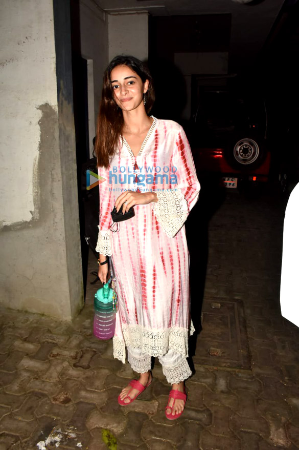 photos ananya panday spotted at a dubbing studio in khar 3