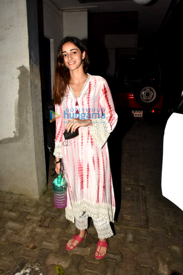 photos ananya panday spotted at a dubbing studio in khar 4