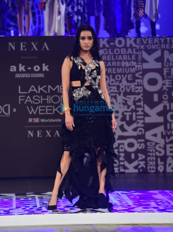 photos anil kapoor manish malhotra and kajal agarwal with her husband walk for anamika khanna at lfw day 3 10