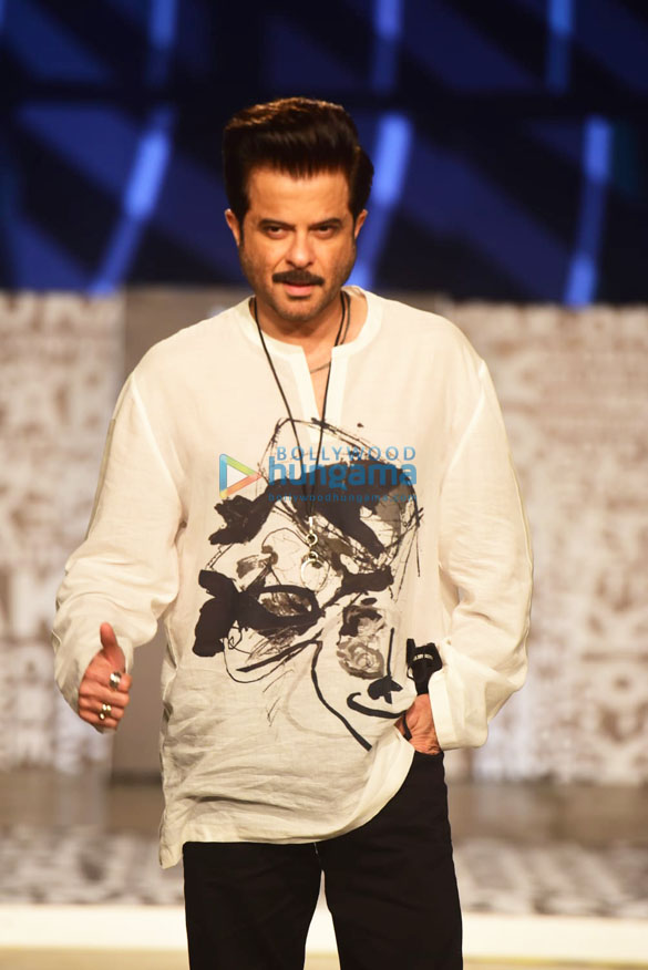 photos anil kapoor manish malhotra and kajal agarwal with her husband walk for anamika khanna at lfw day 3 3