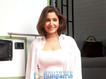 Photos: Anushka Sharma snapped after a shoot at Filmcity