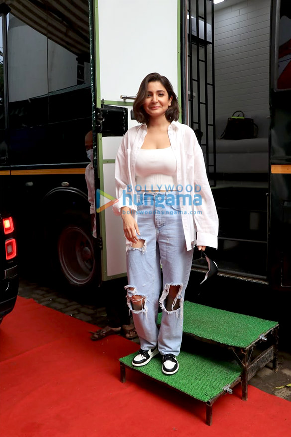photos anushka sharma snapped after a shoot at filmcity 4 2