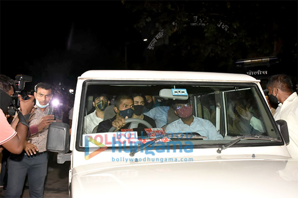 photos aryan khan snapped at ncb office 2