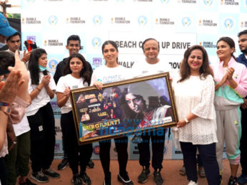 Photos: Bhumi Pednekar snapped participating in the Beach Cleanup drive at Carter Road, Bandra