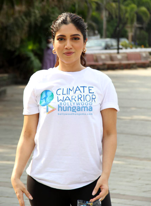 photos bhumi pednekar snapped participating in the beach cleanup drive at carter road bandra 5