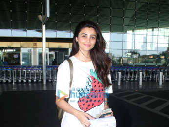Photos: Daisy Shah, Sonnalli Seygall, Sajid Nadiadwala and others snapped at the airport