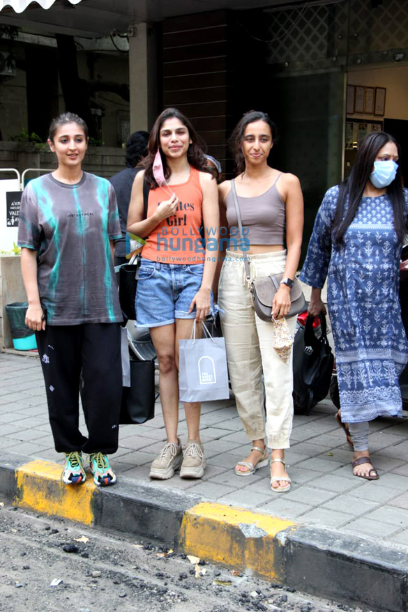 photos dhvani bhanushali namrata purohit and sharmin segal spotted in bandra 2