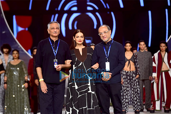 photos dia mirza turns showstopper for abraham thakore at lfw day 2 3