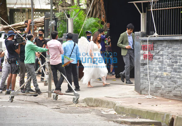 photos ileana dcruz and pratik gandhi spotted at shoot location 2