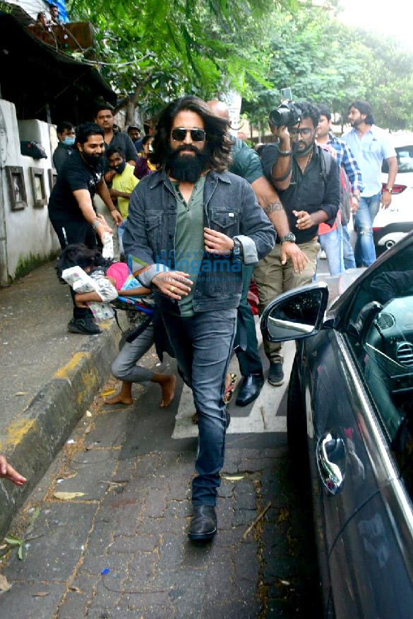 Photos: KGF star Yash spotted at Hakim’s Aalim salon