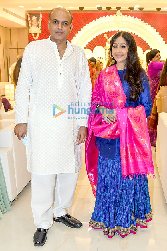 photos kajol tanuja tanishaa mukerji mouni roy and others snapped attending durga puja 4