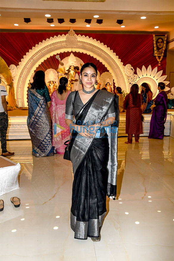 photos kajol tanuja tanishaa mukerji mouni roy and others snapped attending durga puja 5