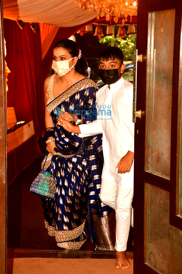 photos kajol and mouni roy snapped attending durga puja 3