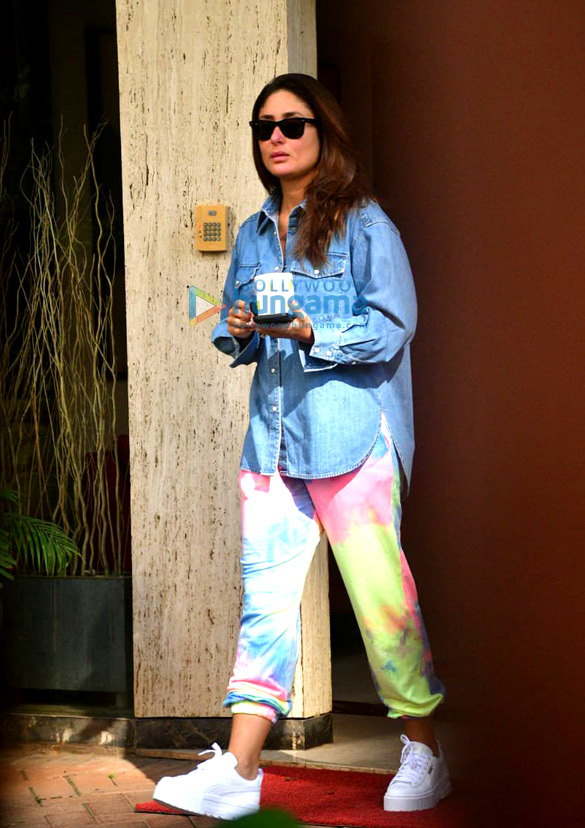 photos kareena kapoor khan saif ali khan and jehangir ali khan spotted in bandra 4