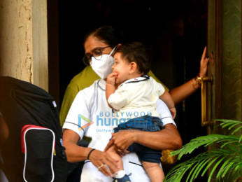 Photos: Kareena Kapoor Khan, Taimur Ali Khan and Jehangir Ali Khan snapped while leaving for the airport