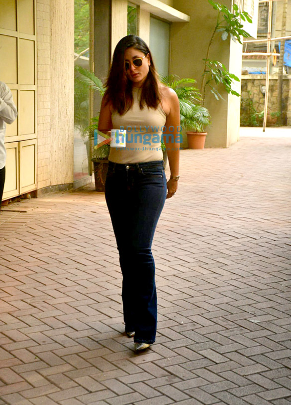 photos kareena kapoor khan spotted in bandra 4 21