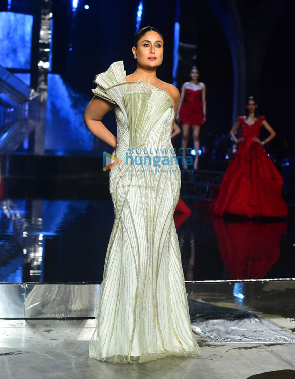 photos kareena kapoor khan walks the ramp for gaurav gupta at lakme fashion week 2021 grand finale 4