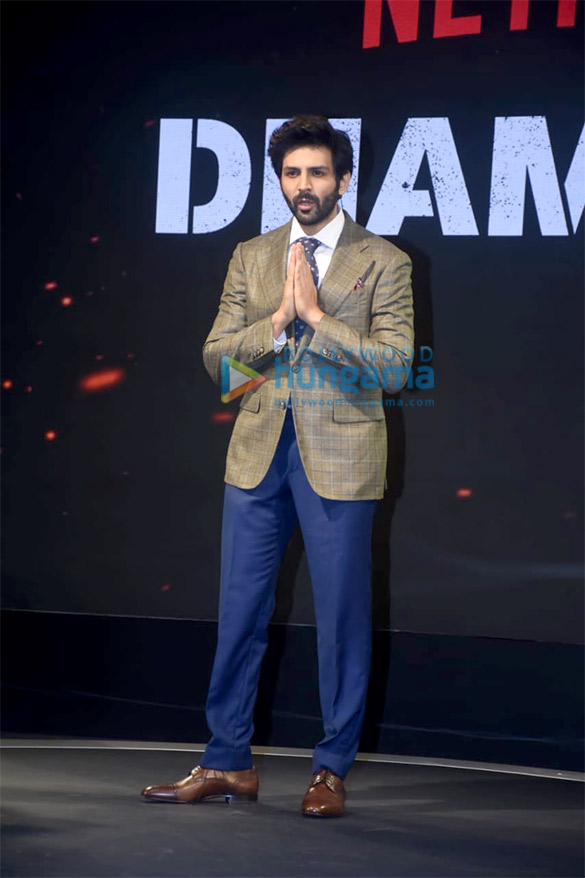 photos kartik aaryan mrunal thakur and others snapped at the trailer launch of dhamaka 3 2