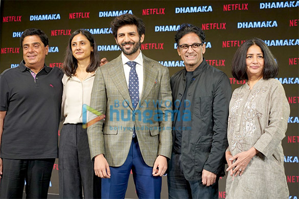 photos kartik aaryan mrunal thakur and others snapped at the trailer launch of dhamaka1 4