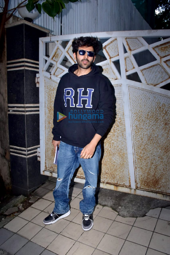 Photos: Kartik Aaryan and Paresh Rawal snapped at Rohit Dhawan’s office in Juhu