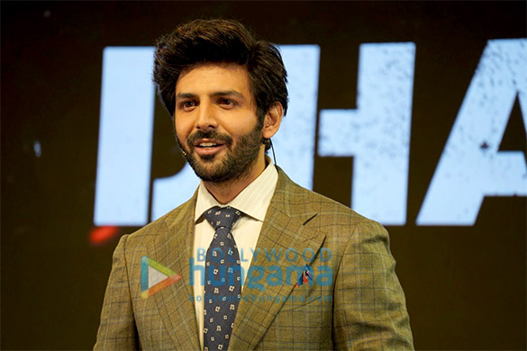 photos kartik aaryan snapped at the trailer launch of dhamaka 5