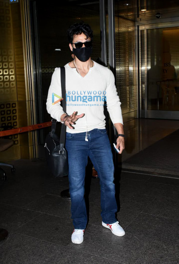 photos katrina kaif tiger shroff tara sutaria and others snapped at the airport 2