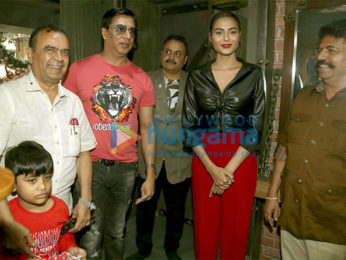 Photos: Madhur Bhandarkar and Ayeesha Aiman attend the launch of Shiva's Salon in Kandivali