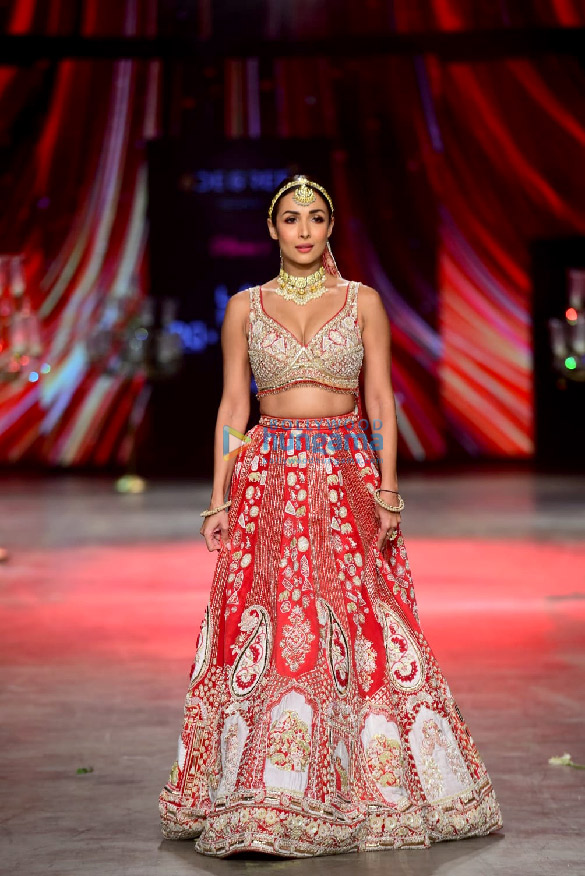 photos malaika arora chitrangda singh soha ali khan and divya khosla kumar walk the ramp at lfw day 4 10