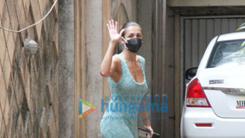 Photos: Malaika Arora spotted at her mother’s house in Bandra