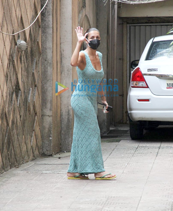 photos malaika arora spotted at her mothers house in bandra 1
