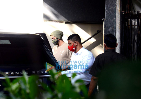 photos ranbir kapoor snapped at a clinic 3