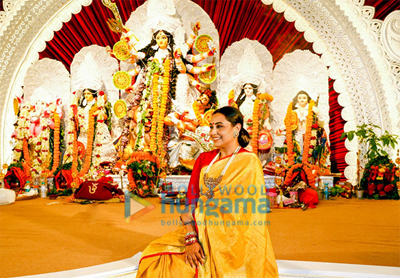 photos rani mukerji kajol sumona chakraborty and others snapped at north bombay sarbojanin durga puja samiti 2021 1