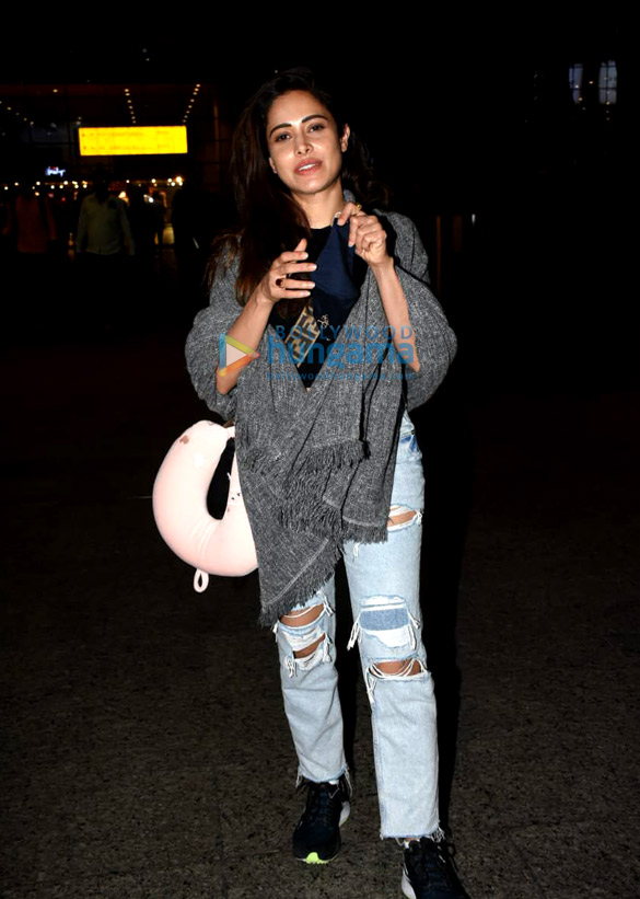 photos ranveer singh and nushrratt bharuccha snapped at the airport 4