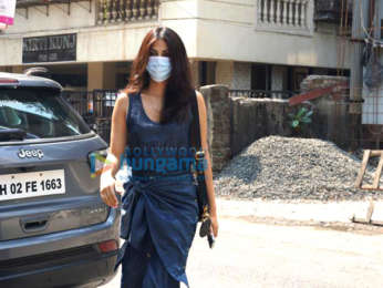 Photos: Rhea Chakraborty spotted at The Farmer's Cafe